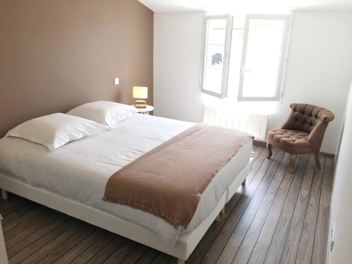 סן-פייר-ד'אולרון Hotel Le Square מראה חיצוני תמונה