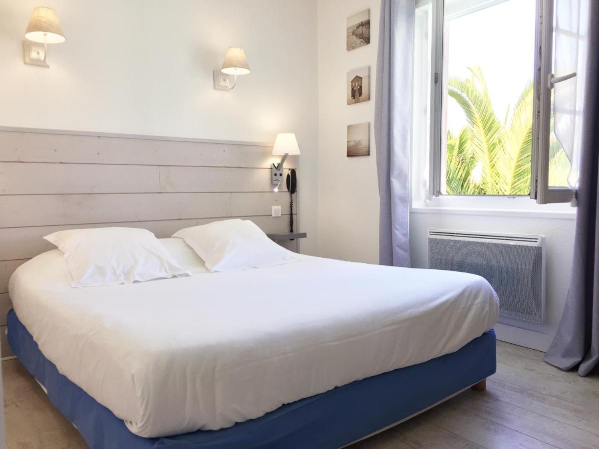 סן-פייר-ד'אולרון Hotel Le Square מראה חיצוני תמונה