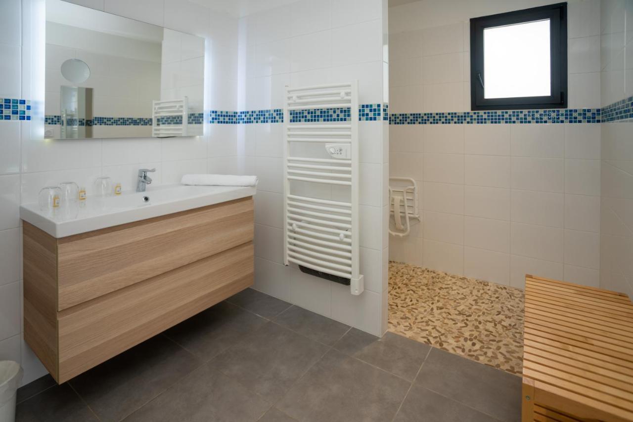 סן-פייר-ד'אולרון Hotel Le Square מראה חיצוני תמונה