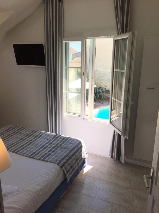סן-פייר-ד'אולרון Hotel Le Square מראה חיצוני תמונה